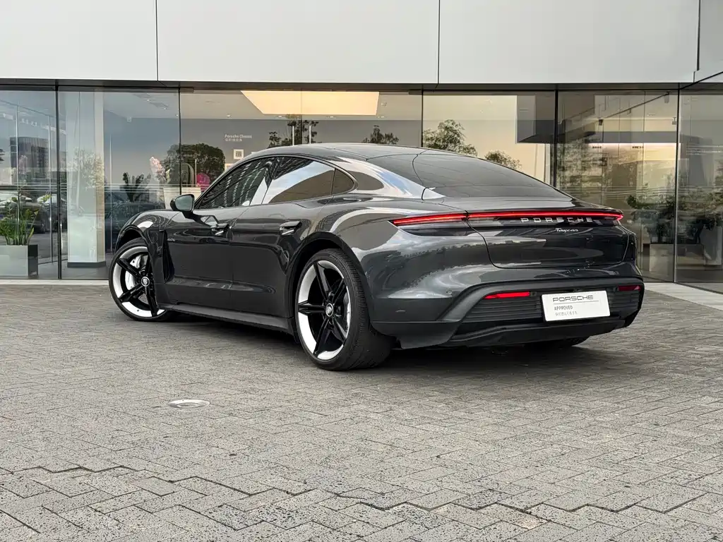 Porsche Taycan 2022
