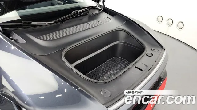 Tesla Model Y 2025