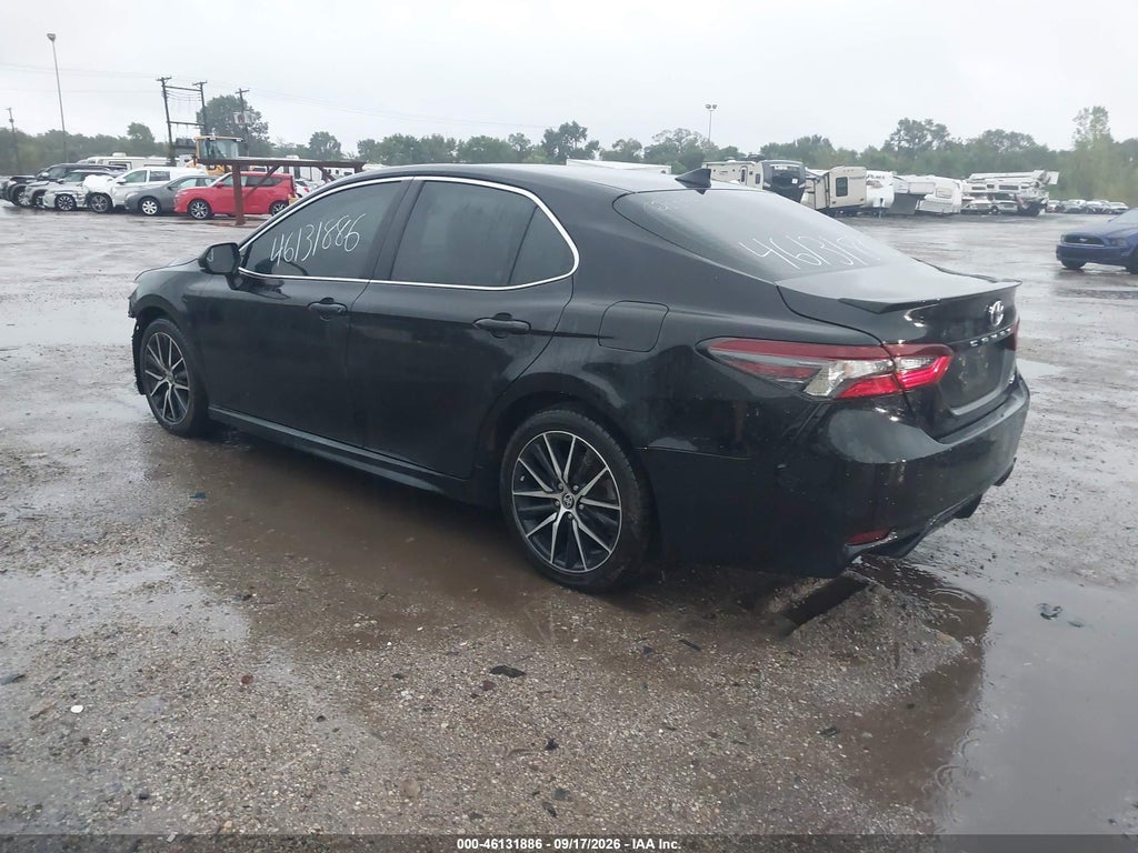 Toyota Camry 2021