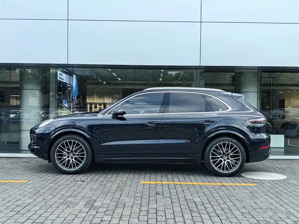 Porsche Cayenne 2021
