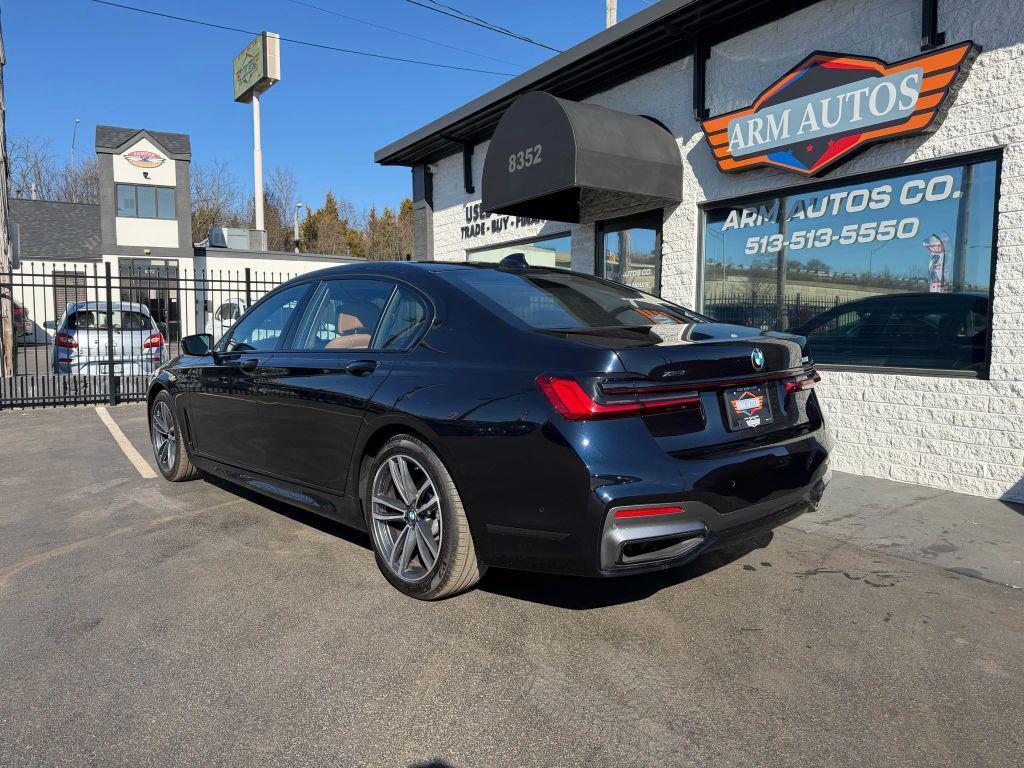 BMW 750 2022