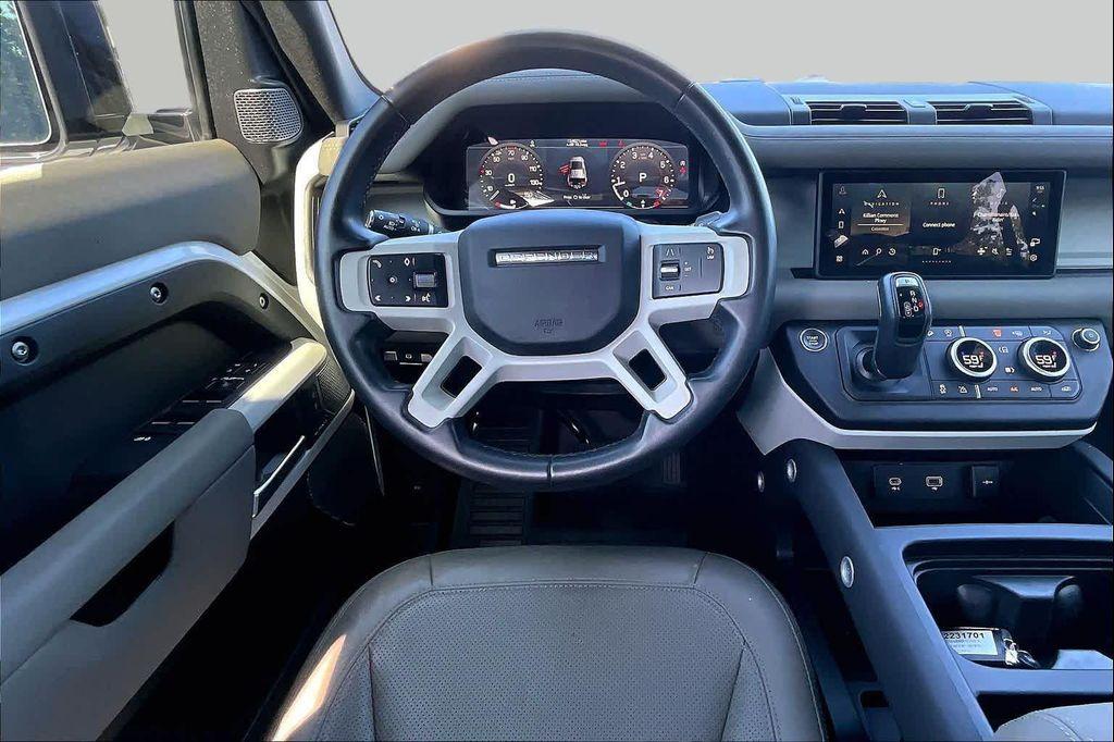 Land Rover Defender 2023