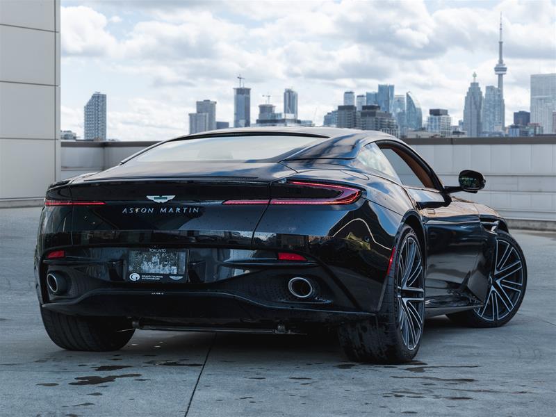 Aston Martin DB12 2025