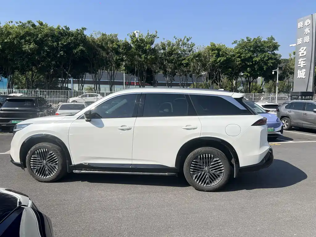Nissan Pathfinder 2024