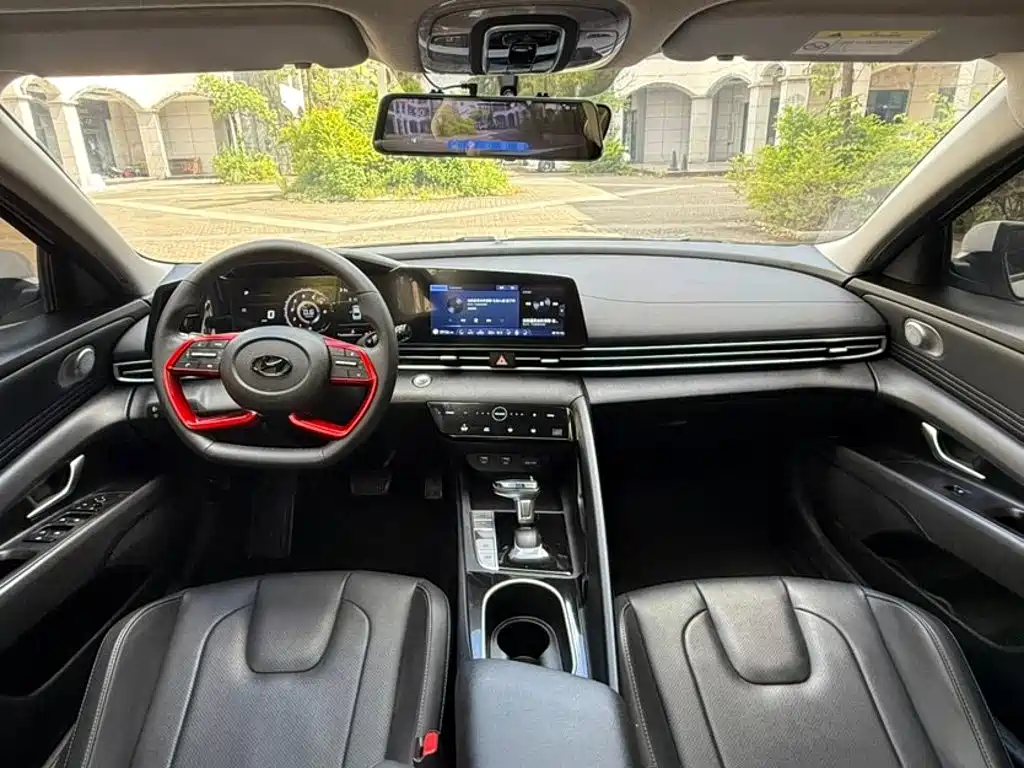 Hyundai Elantra 2022