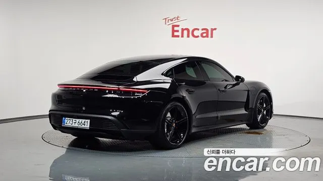 Porsche Taycan 2021