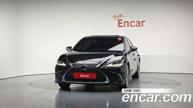Lexus ES 2020
