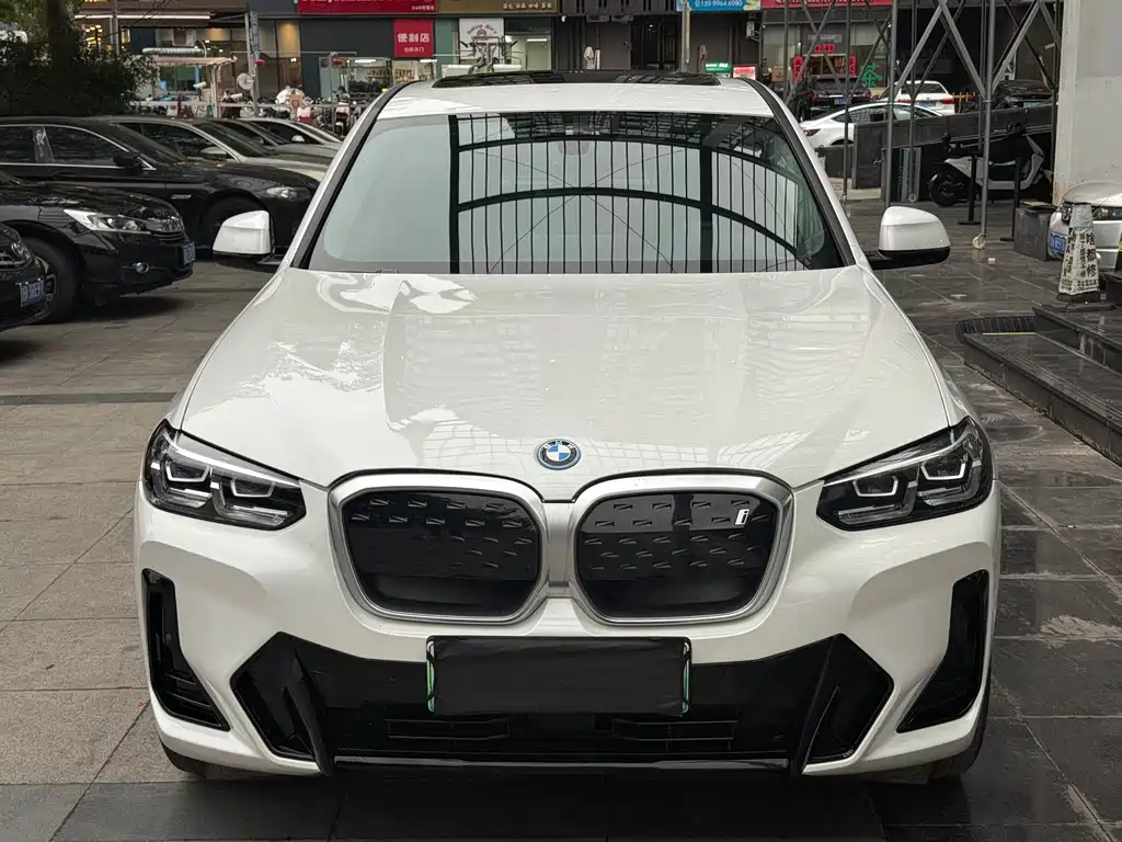 BMW iX3 2023