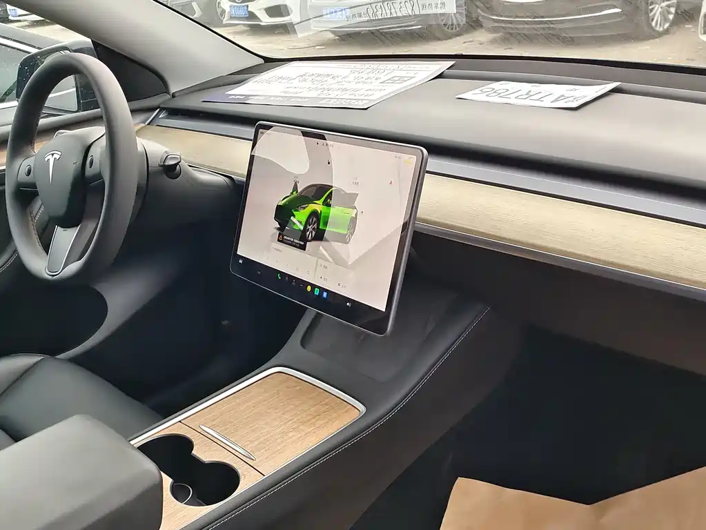 Tesla Model Y 2023