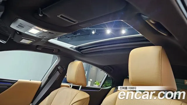 Lexus ES 2021