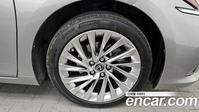 Lexus ES 2021