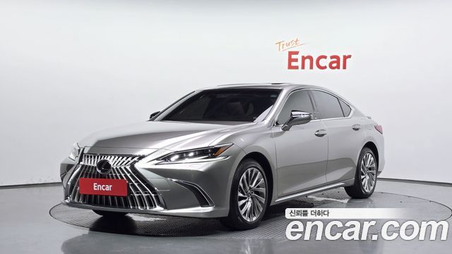 Lexus ES 2026