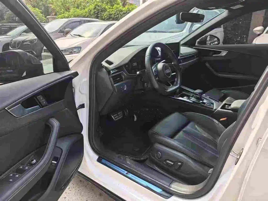 Audi A4 2023