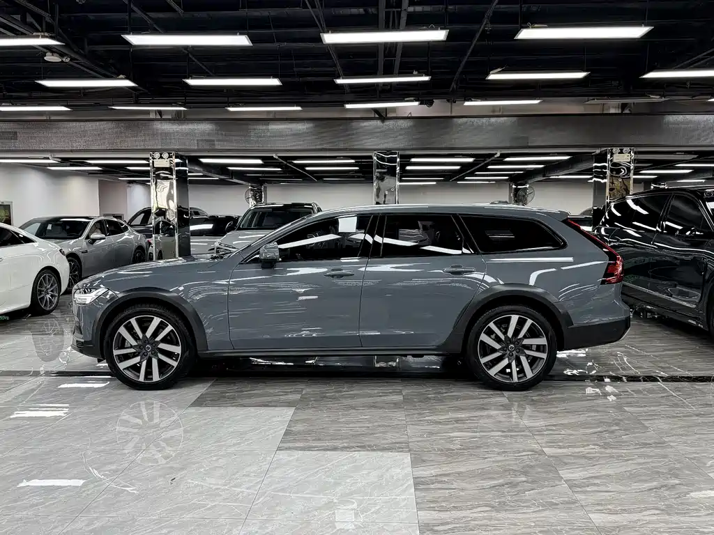 Volvo V90 2022