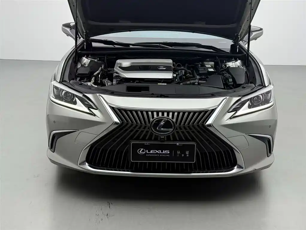 Lexus ES 2021