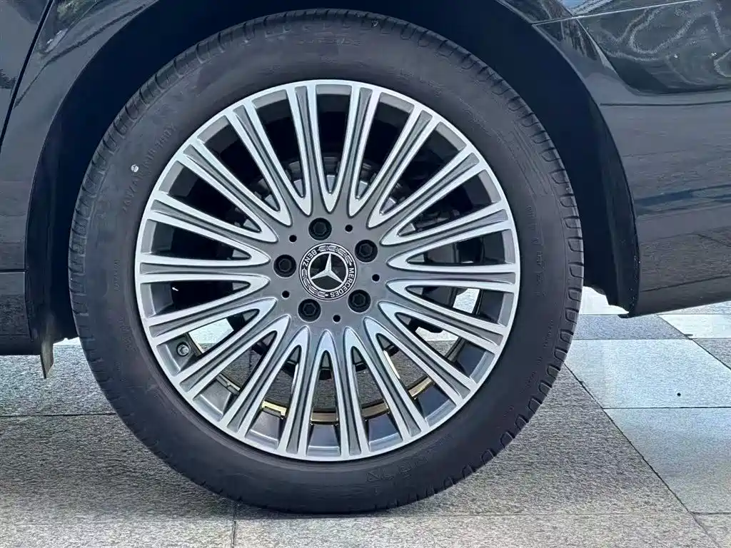 Mercedes-Benz E-Класс 2023