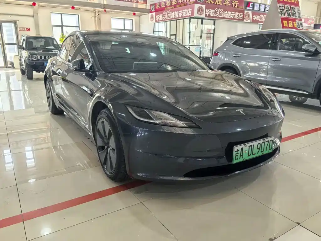 Tesla Model 3 2024
