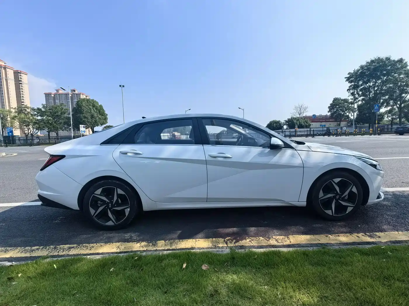 Hyundai Elantra 2023