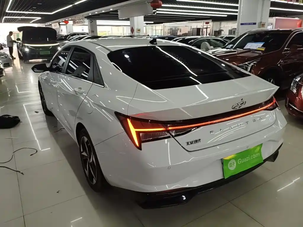 Hyundai Elantra 2023