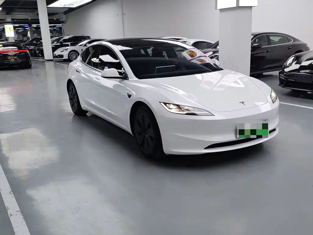 Tesla Model 3 2024