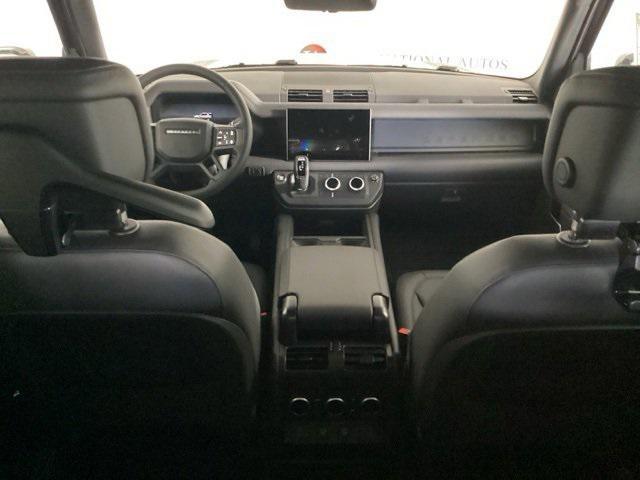 Land Rover Defender 2025