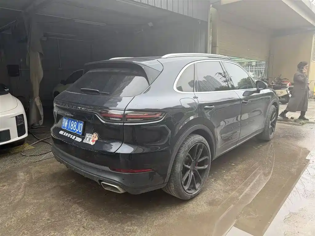 Porsche Cayenne 2021