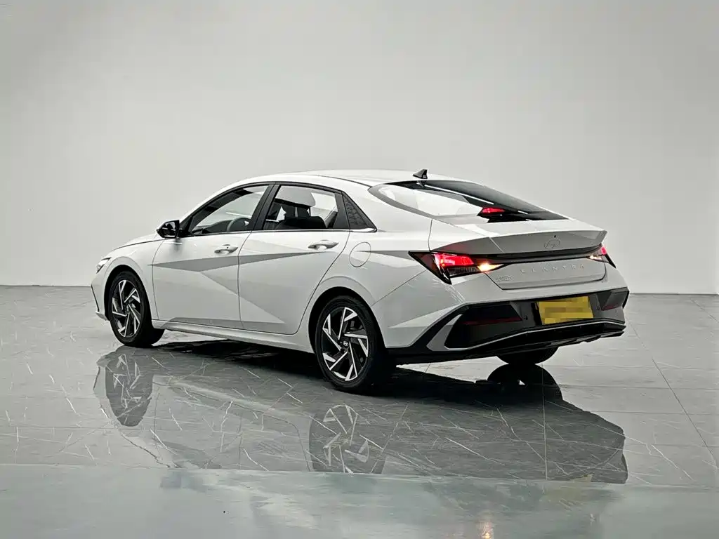 Hyundai Elantra 2025