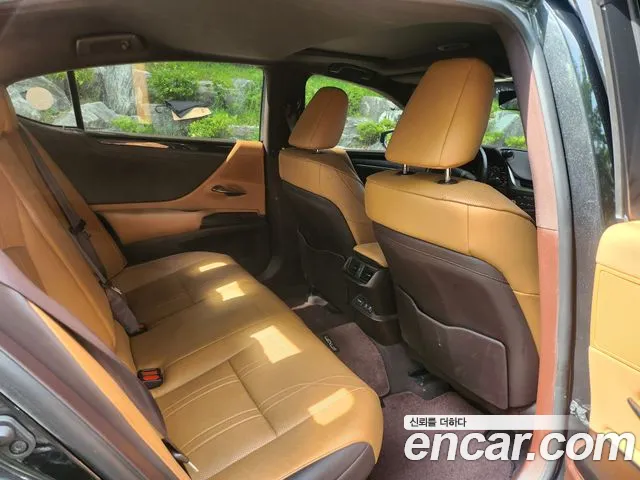 Lexus ES 2021