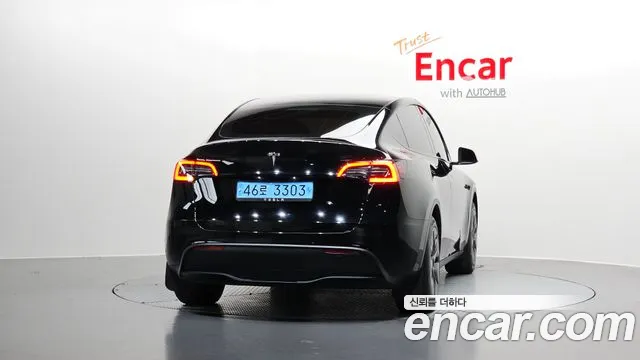 Tesla Model Y 2024