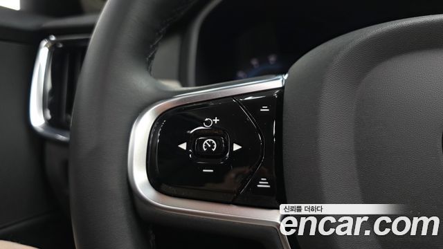 Volvo V90 2025