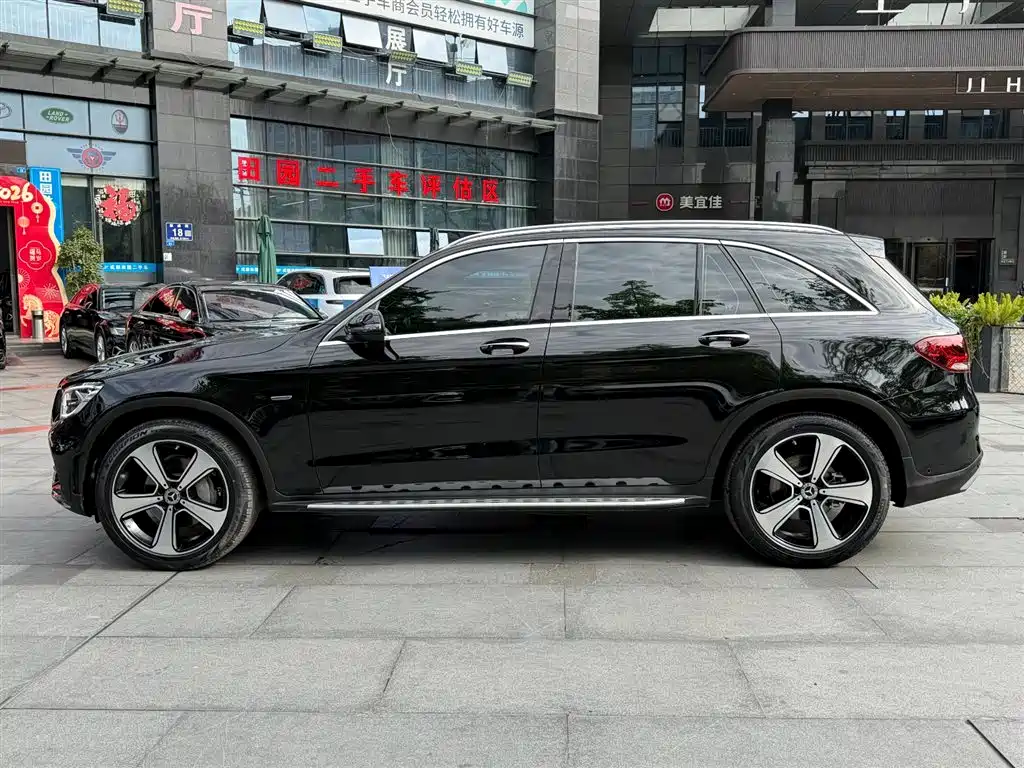 Mercedes-Benz GLC 2023