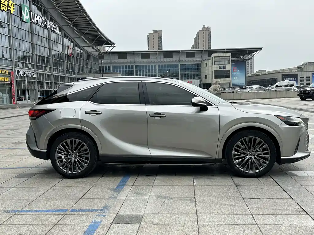 Lexus RX 2023
