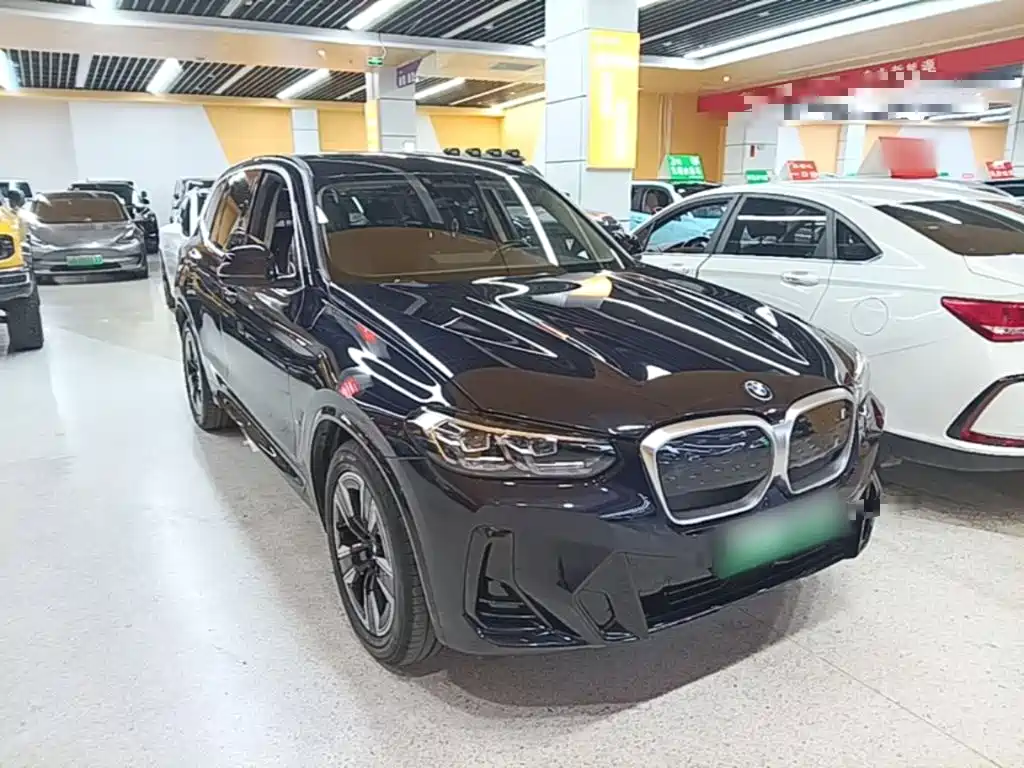 BMW iX3 2025