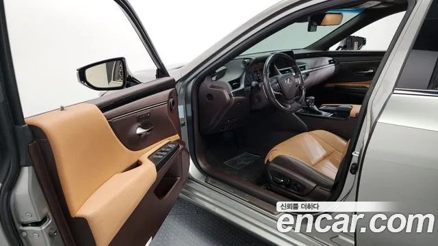 Lexus ES 2021