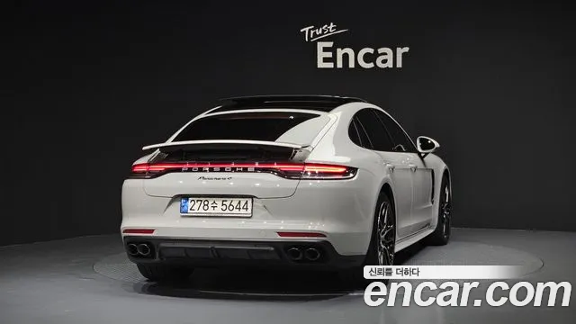Porsche Panamera 2022