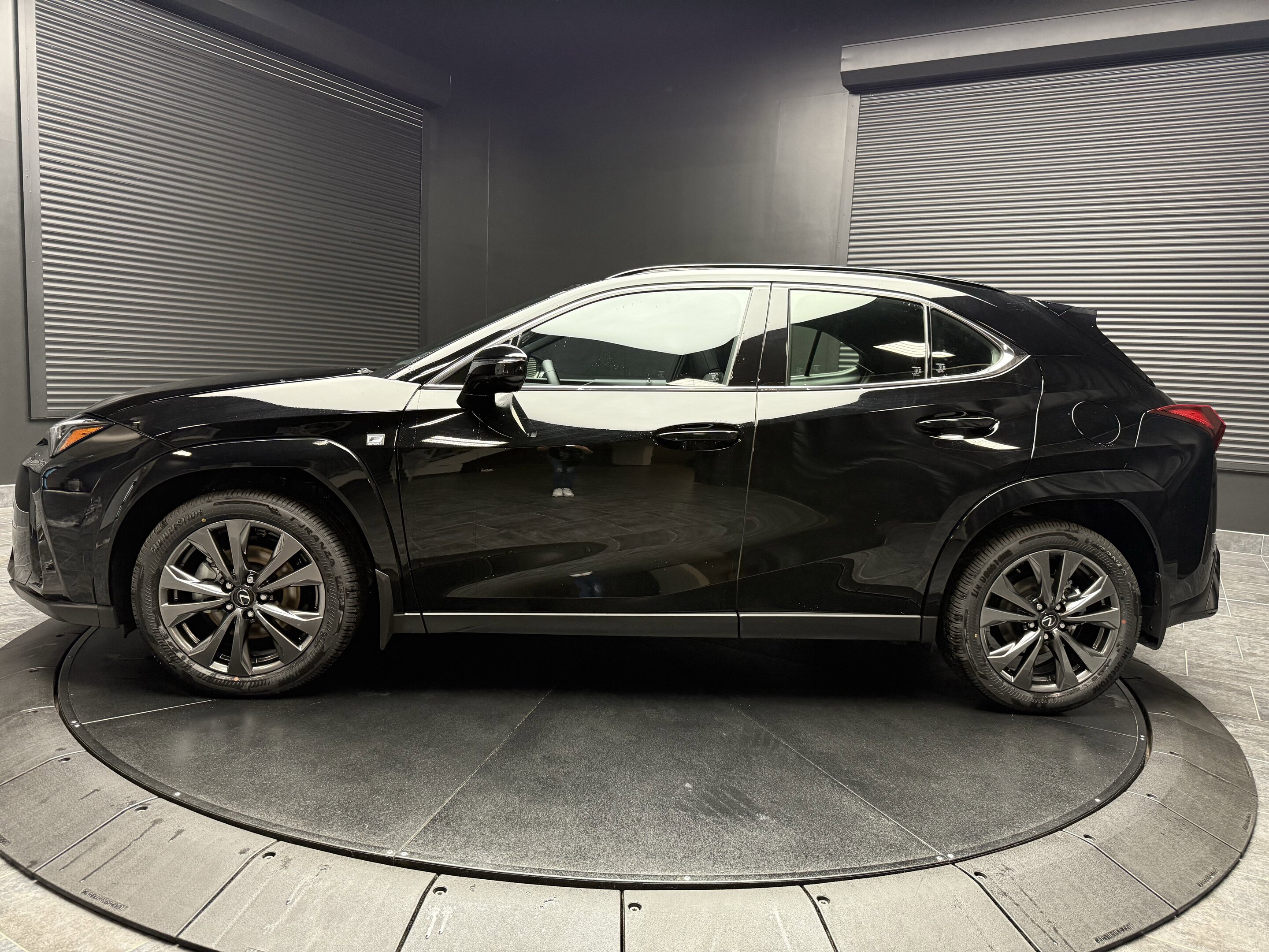 Lexus UX 2025