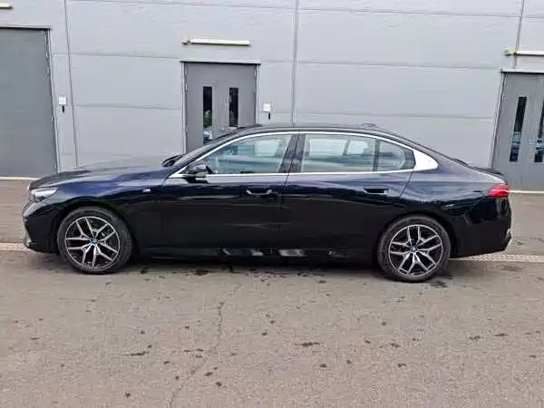 BMW i5 2025