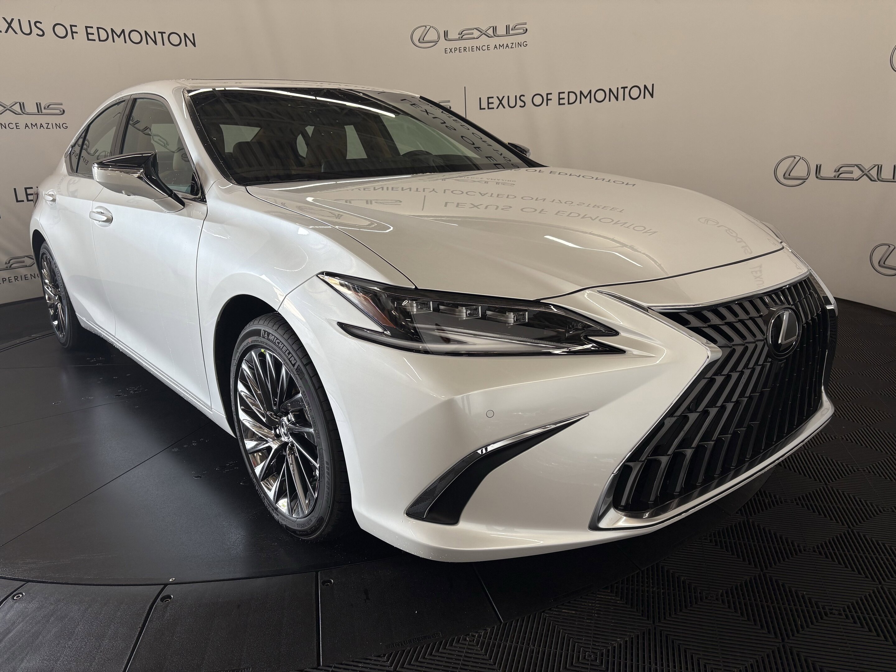 Lexus ES 2025