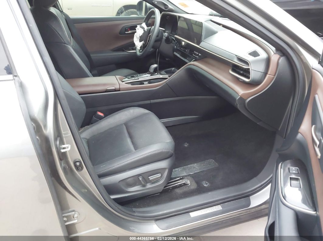 Toyota Crown 2024