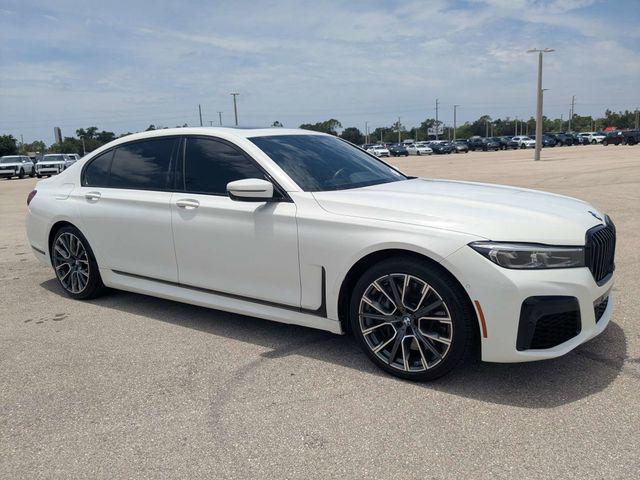 BMW 750 2022