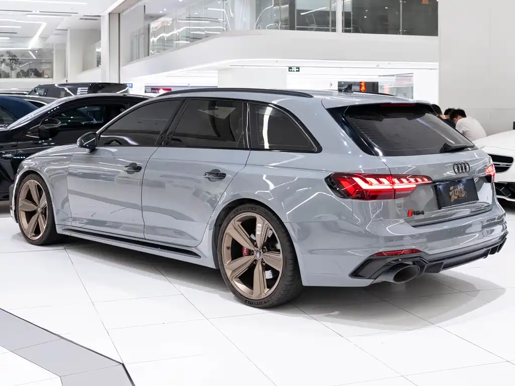 Audi RS 4 2022