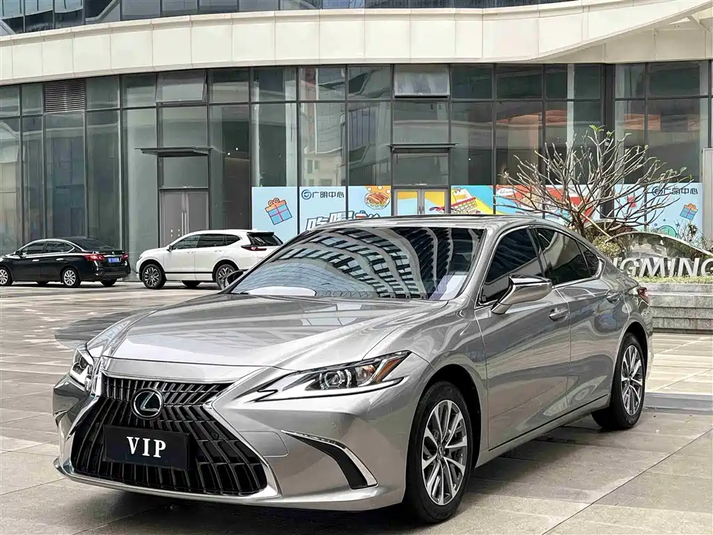 Lexus ES 2024
