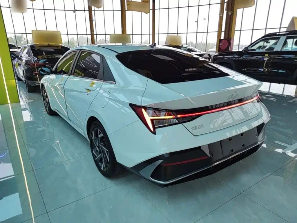 Hyundai Elantra 2024