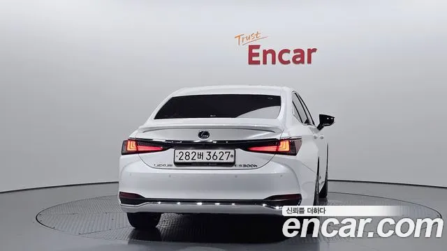 Lexus ES 2022