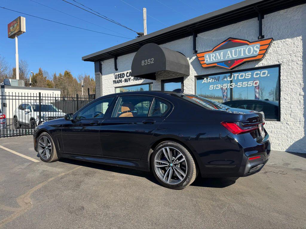 BMW 750 2022