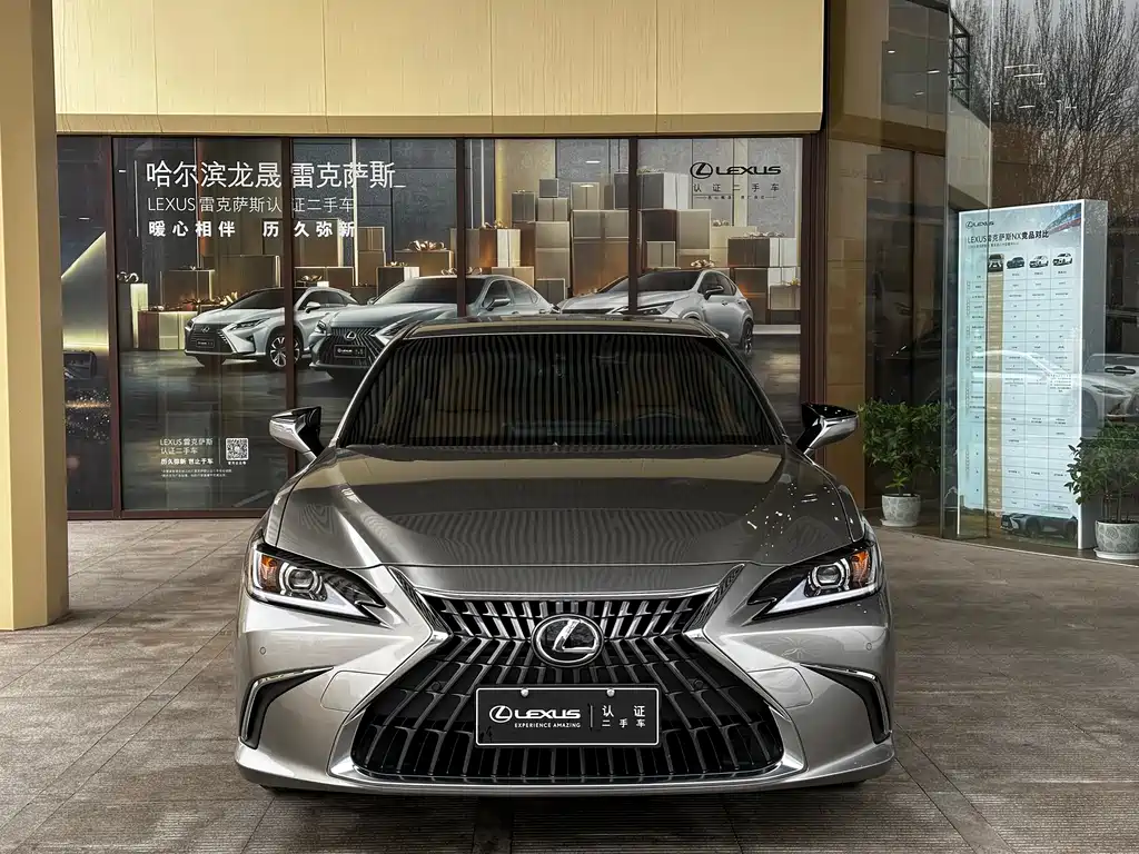 Lexus ES 2024