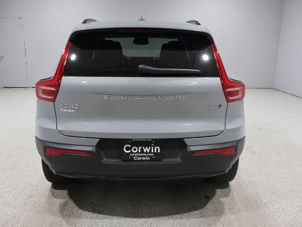 Volvo XC40 2024