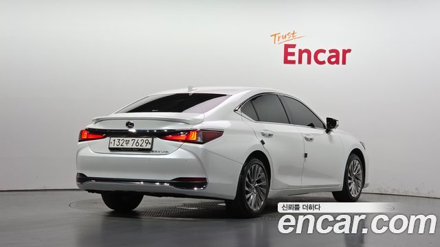 Lexus ES 2022