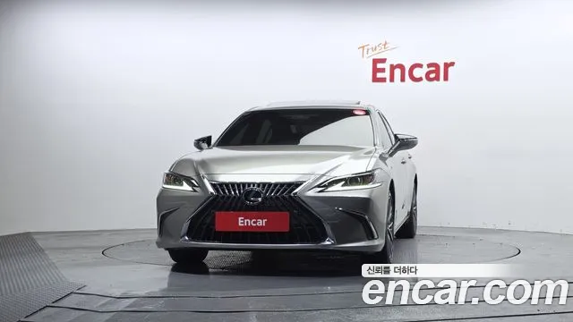 Lexus ES 2023