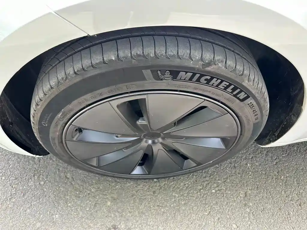 Tesla Model 3 2025